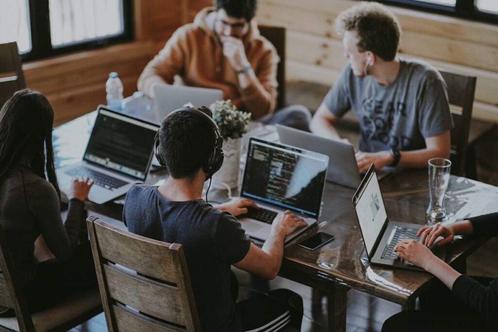 Choisir une agence web en France - équipe créative et collaboration digitale